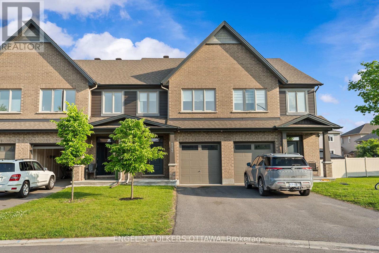 523 Manhattan Court, Russell, Ontario  K4R 0G1 - Photo 2 - X12215981