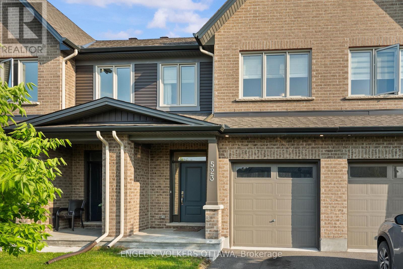 523 Manhattan Court, Russell, Ontario  K4R 0G1 - Photo 3 - X12215981