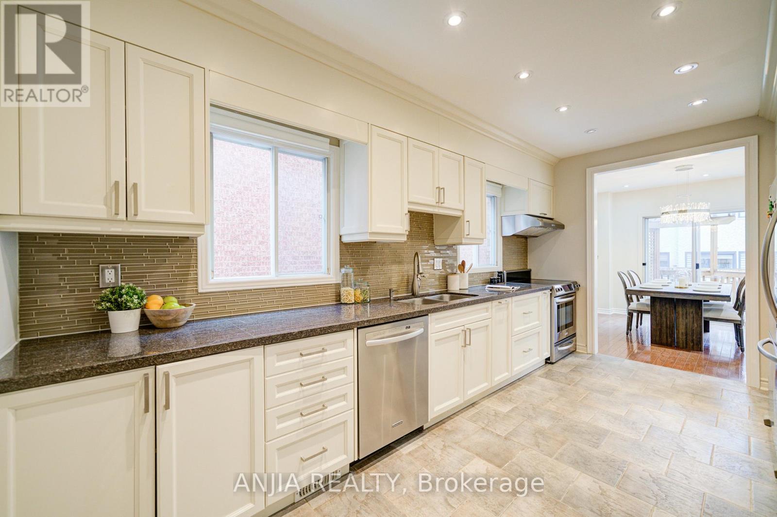 117 Redondo Drive, Vaughan (Beverley Glen), Ontario  L4J 7S6 - Photo 6 - N12216116
