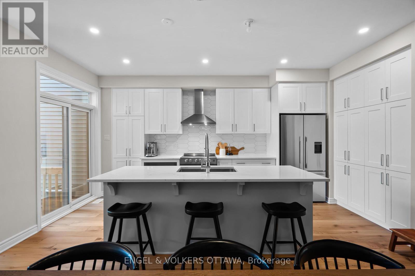 523 Manhattan Court, Russell, Ontario  K4R 0G1 - Photo 10 - X12215981