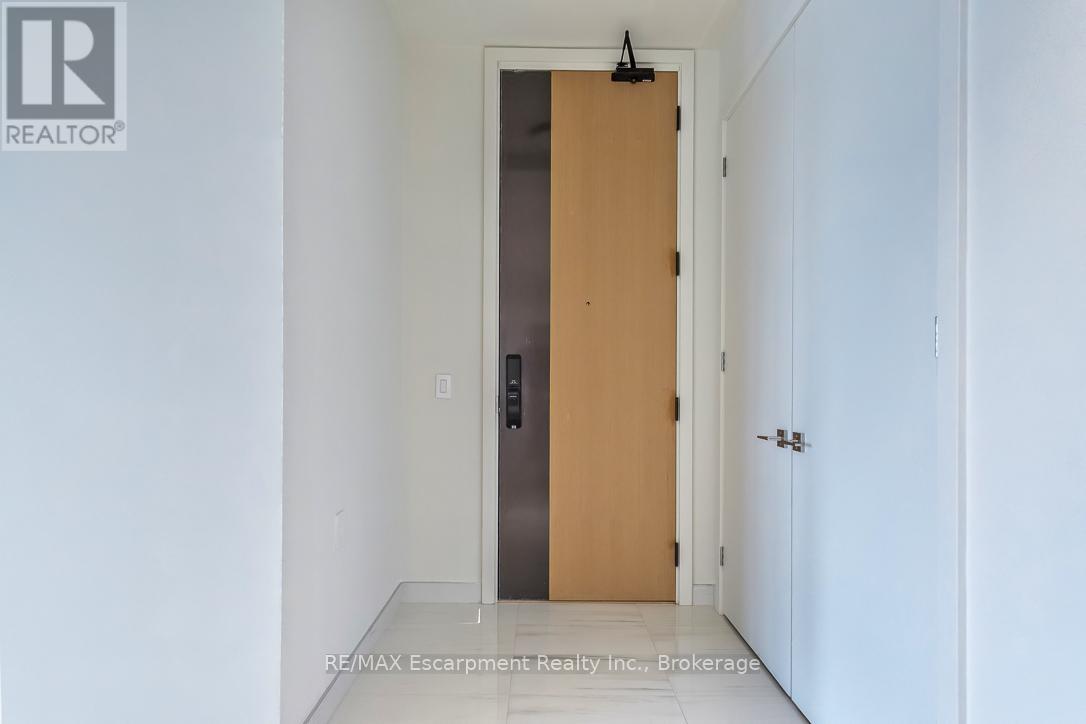 304 - 123 Maurice Drive, Oakville, Ontario  L6K 2W6 - Photo 2 - W12213770