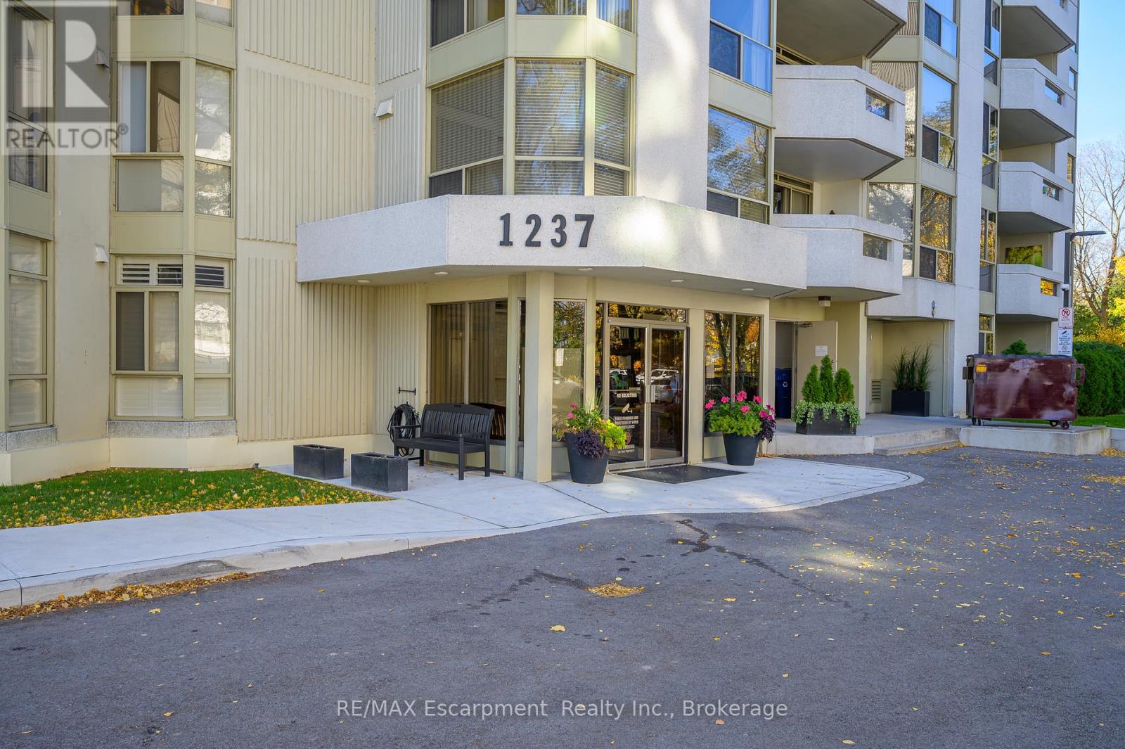 Property at 301 - 1237 NORTH SHORE BOULEVARD E image 2