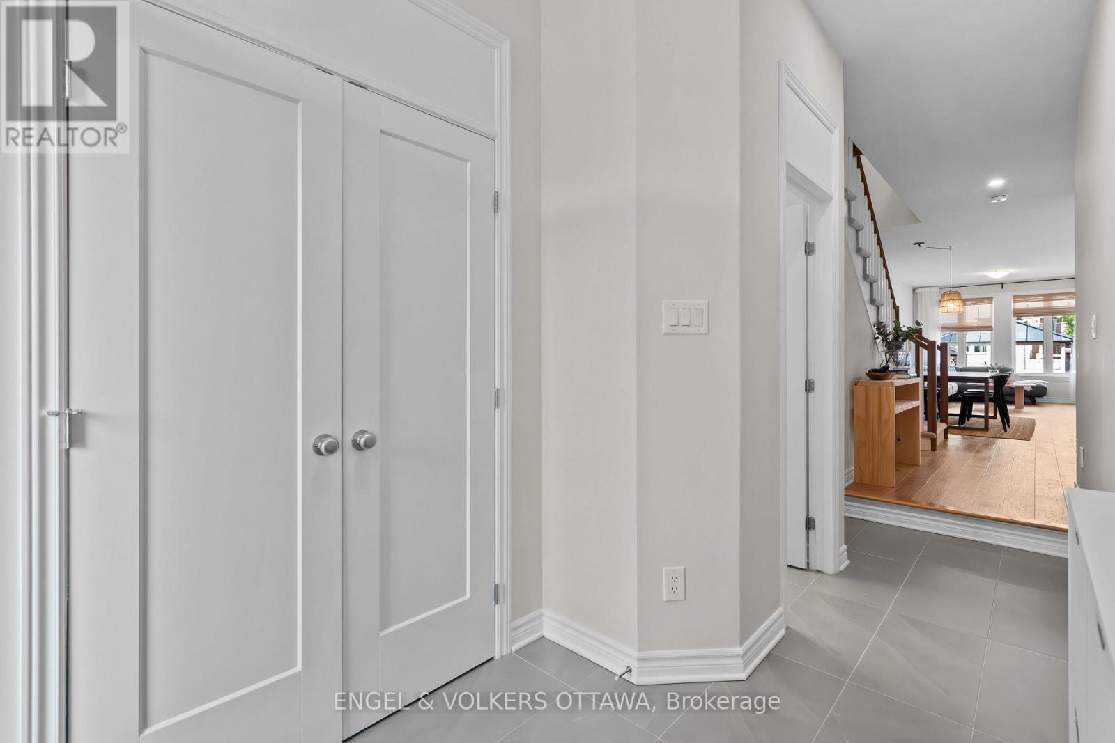 523 Manhattan Court, Russell, Ontario  K4R 0G1 - Photo 4 - X12215981