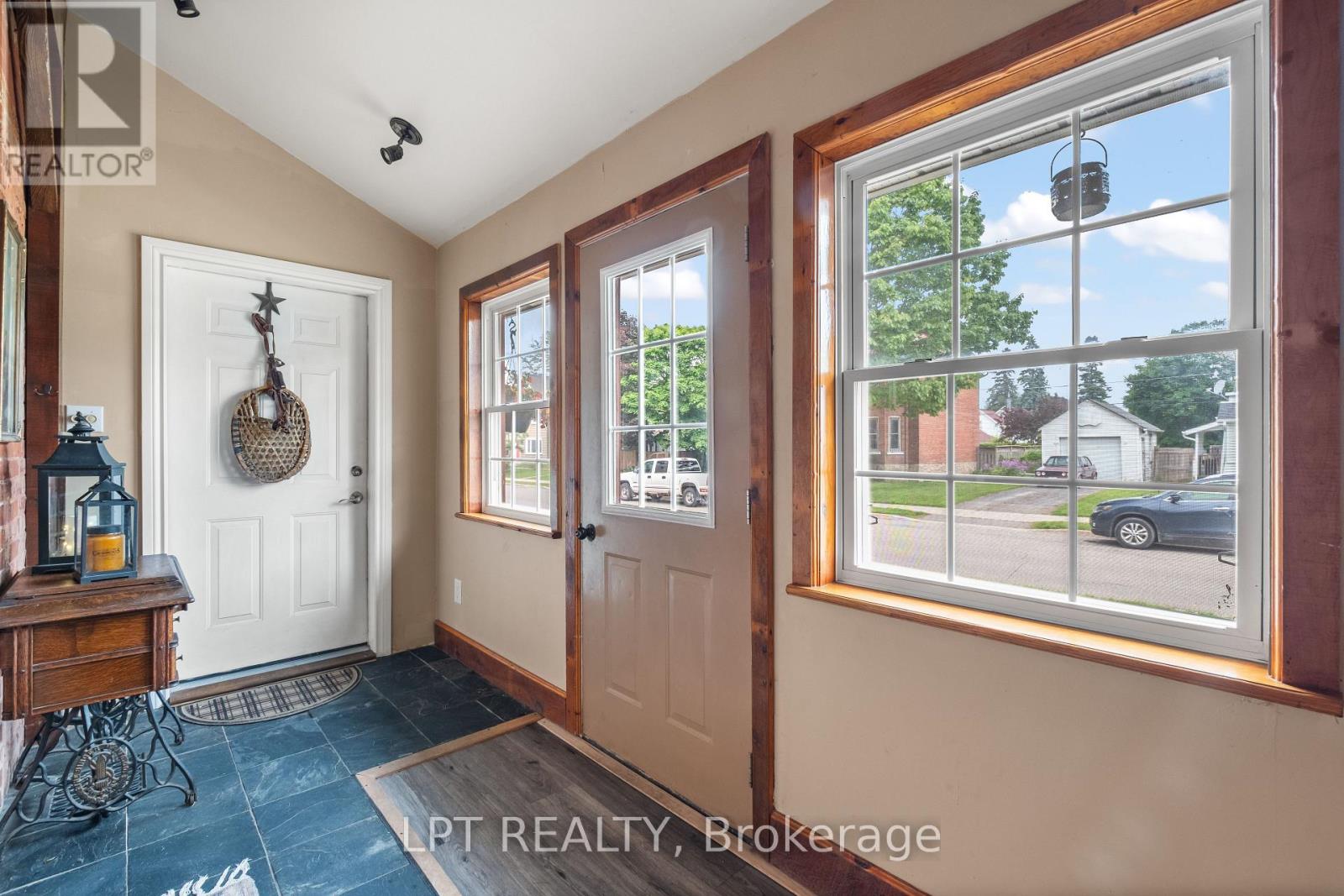 277 Brock Street, Gananoque, Ontario  K7G 1K5 - Photo 14 - X12216068