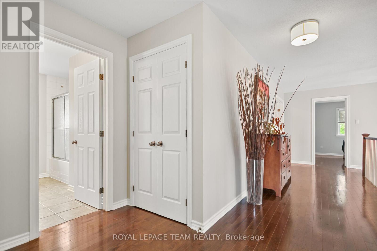 124 Versilia Drive, Ottawa, Ontario  K2G 7E2 - Photo 18 - X12216173