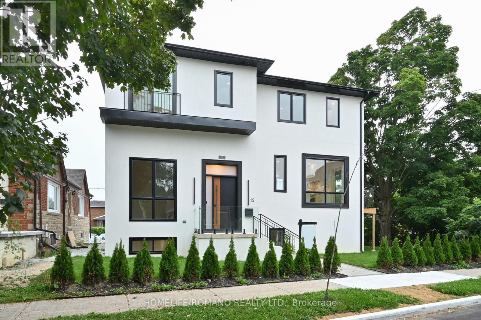 19 King High Avenue, Toronto (Clanton Park), Ontario  M3H 3A8 - Photo 1 - C12216051