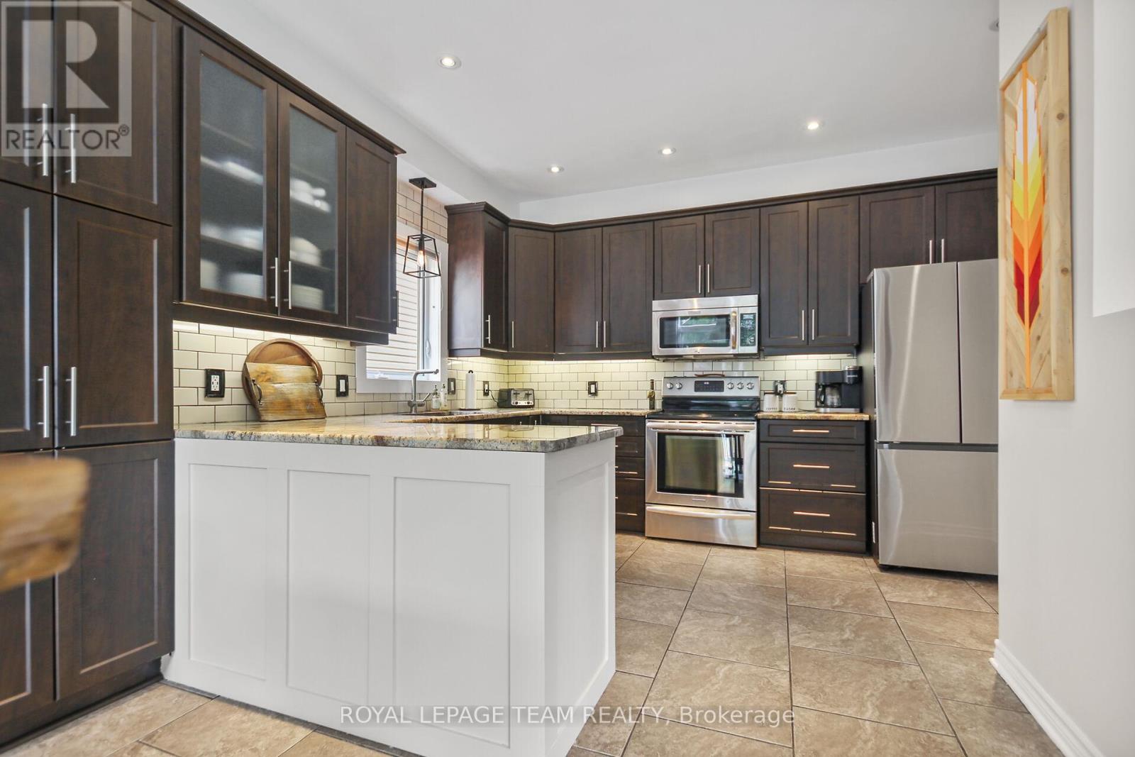 124 Versilia Drive, Ottawa, Ontario  K2G 7E2 - Photo 13 - X12216173