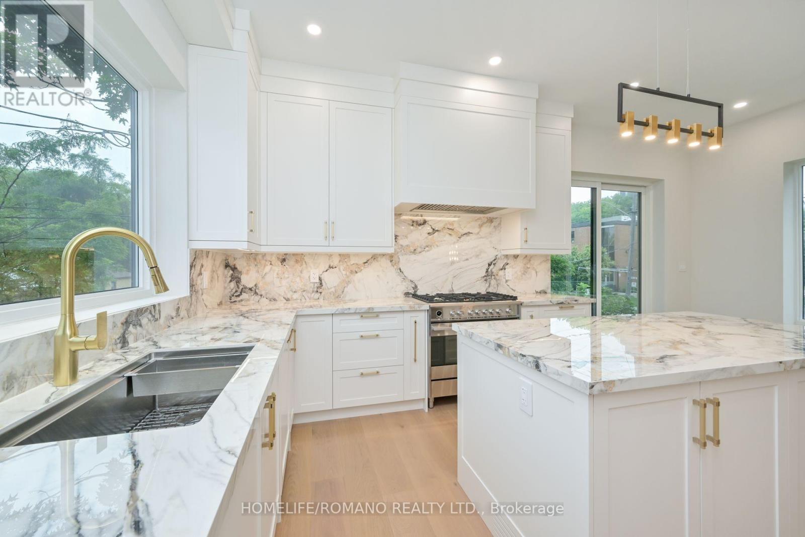 19 King High Avenue, Toronto (Clanton Park), Ontario  M3H 3A8 - Photo 11 - C12216051