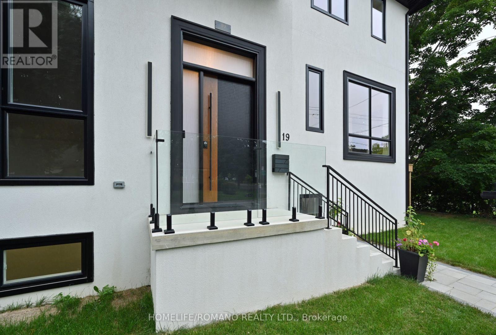 19 King High Avenue, Toronto (Clanton Park), Ontario  M3H 3A8 - Photo 3 - C12216051