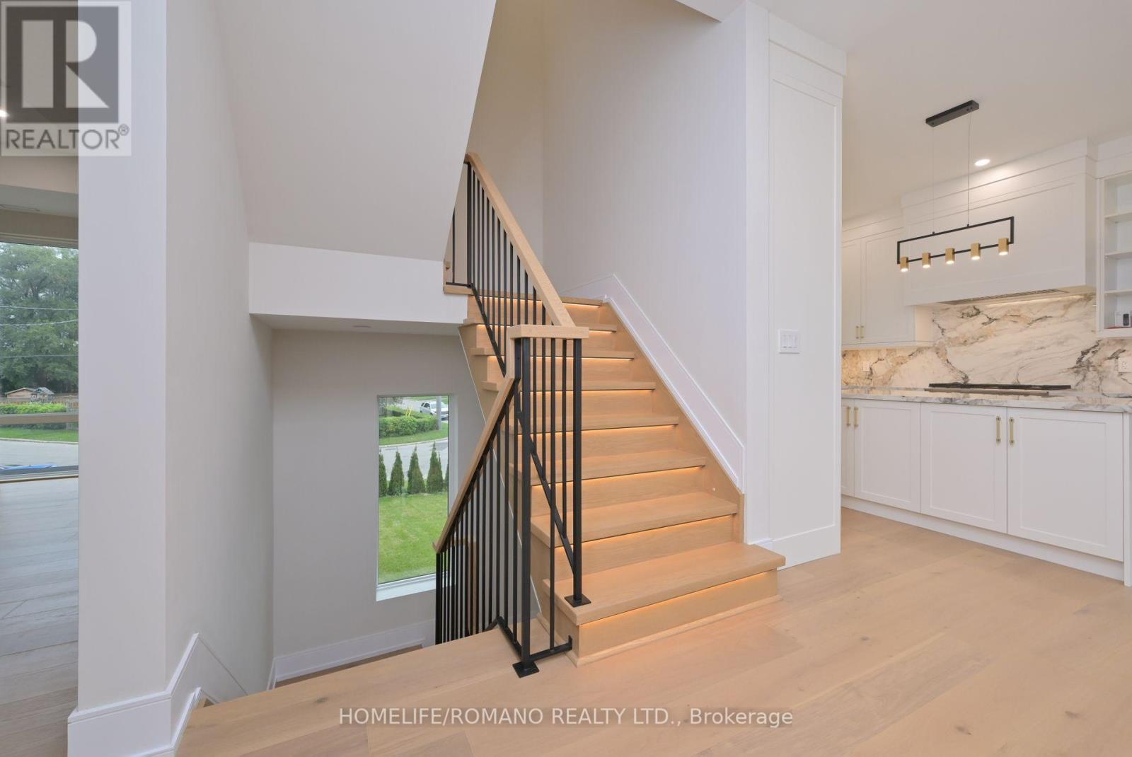 19 King High Avenue, Toronto (Clanton Park), Ontario  M3H 3A8 - Photo 18 - C12216051