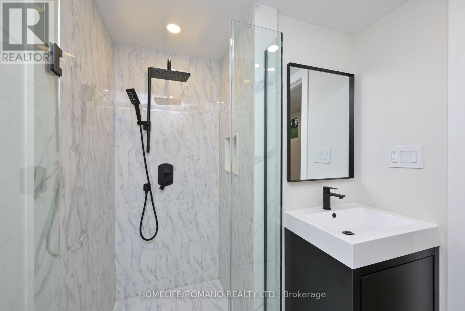 19 King High Avenue, Toronto (Clanton Park), Ontario  M3H 3A8 - Photo 36 - C12216051