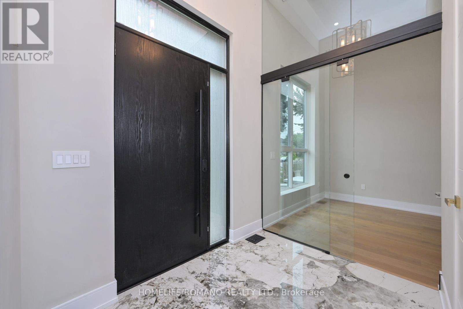 19 King High Avenue, Toronto (Clanton Park), Ontario  M3H 3A8 - Photo 4 - C12216051