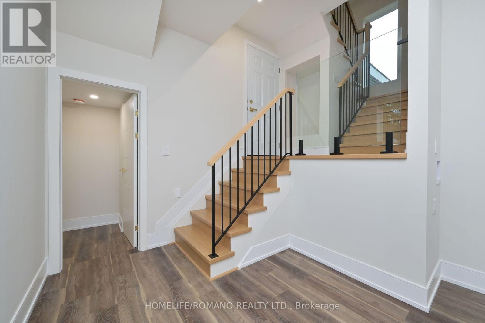 19 King High Avenue, Toronto (Clanton Park), Ontario  M3H 3A8 - Photo 33 - C12216051