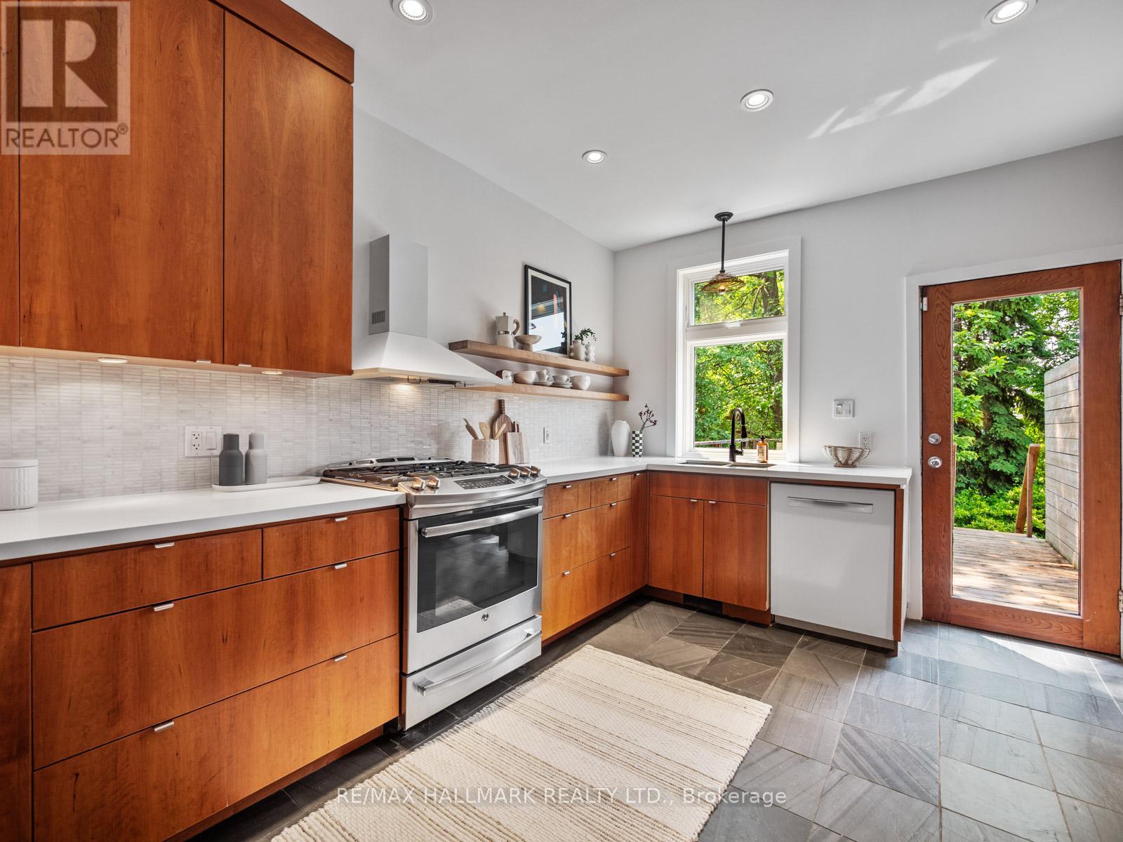 275 Withrow Avenue, Toronto (Blake-Jones), Ontario  M4J 1B6 - Photo 12 - E12216060
