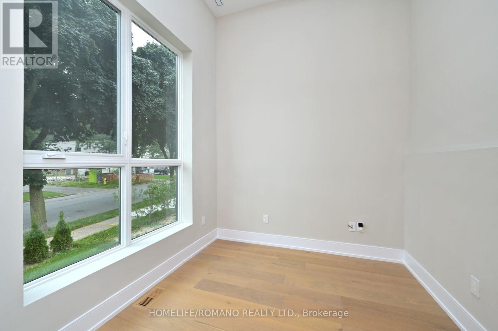 19 King High Avenue, Toronto (Clanton Park), Ontario  M3H 3A8 - Photo 5 - C12216051