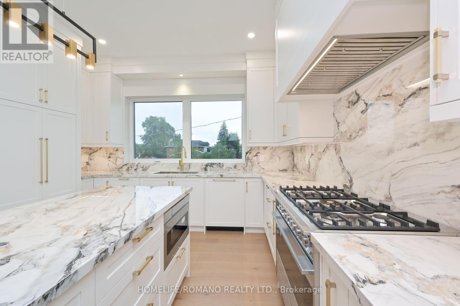 19 King High Avenue, Toronto (Clanton Park), Ontario  M3H 3A8 - Photo 10 - C12216051