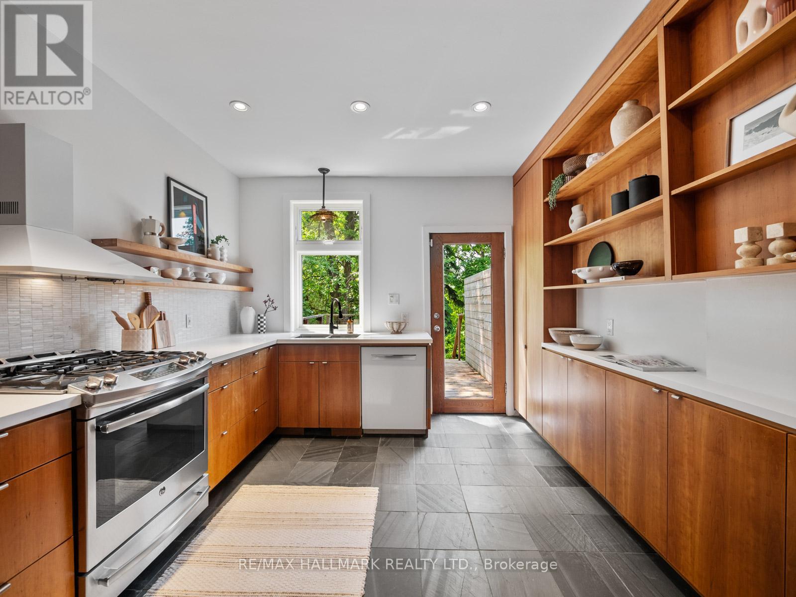 275 Withrow Avenue, Toronto (Blake-Jones), Ontario  M4J 1B6 - Photo 13 - E12216060