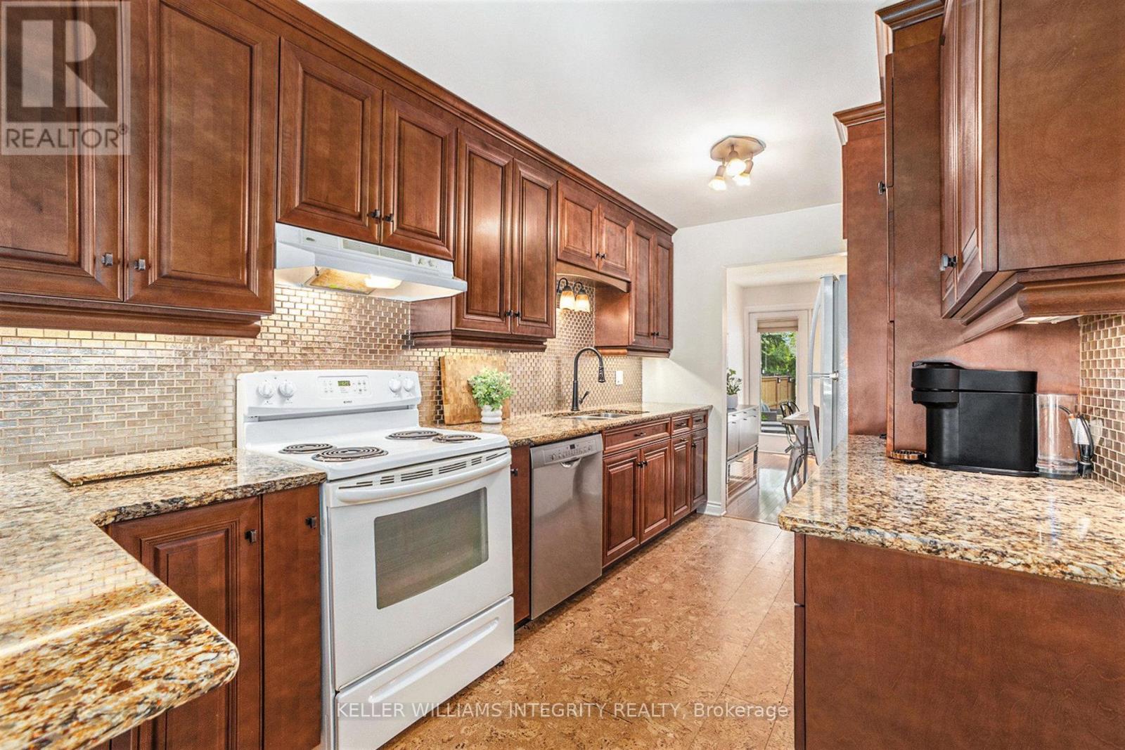6 Barra Avenue, Ottawa, Ontario  K2L 2R8 - Photo 6 - X12216160