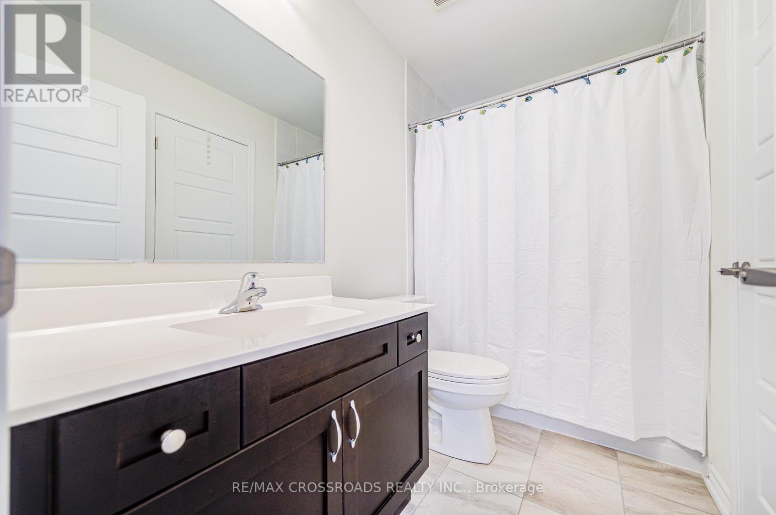 13 Goldeye Street, Whitby, Ontario  L1P 0E5 - Photo 11 - E12210366