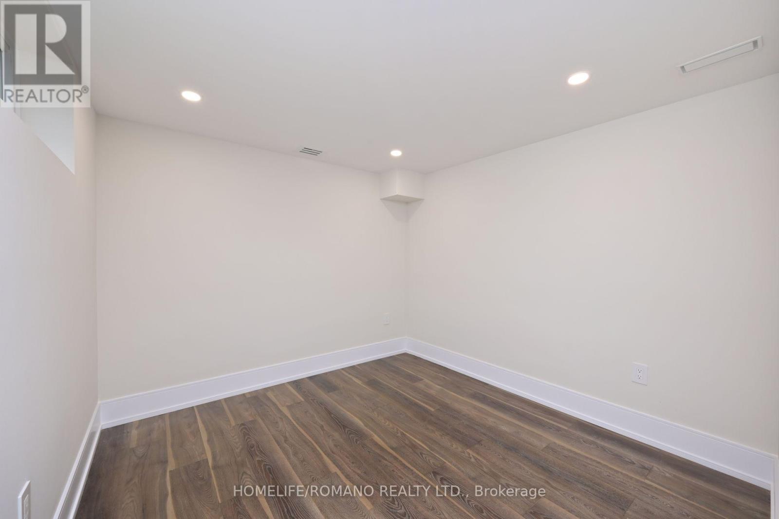 19 King High Avenue, Toronto (Clanton Park), Ontario  M3H 3A8 - Photo 37 - C12216051