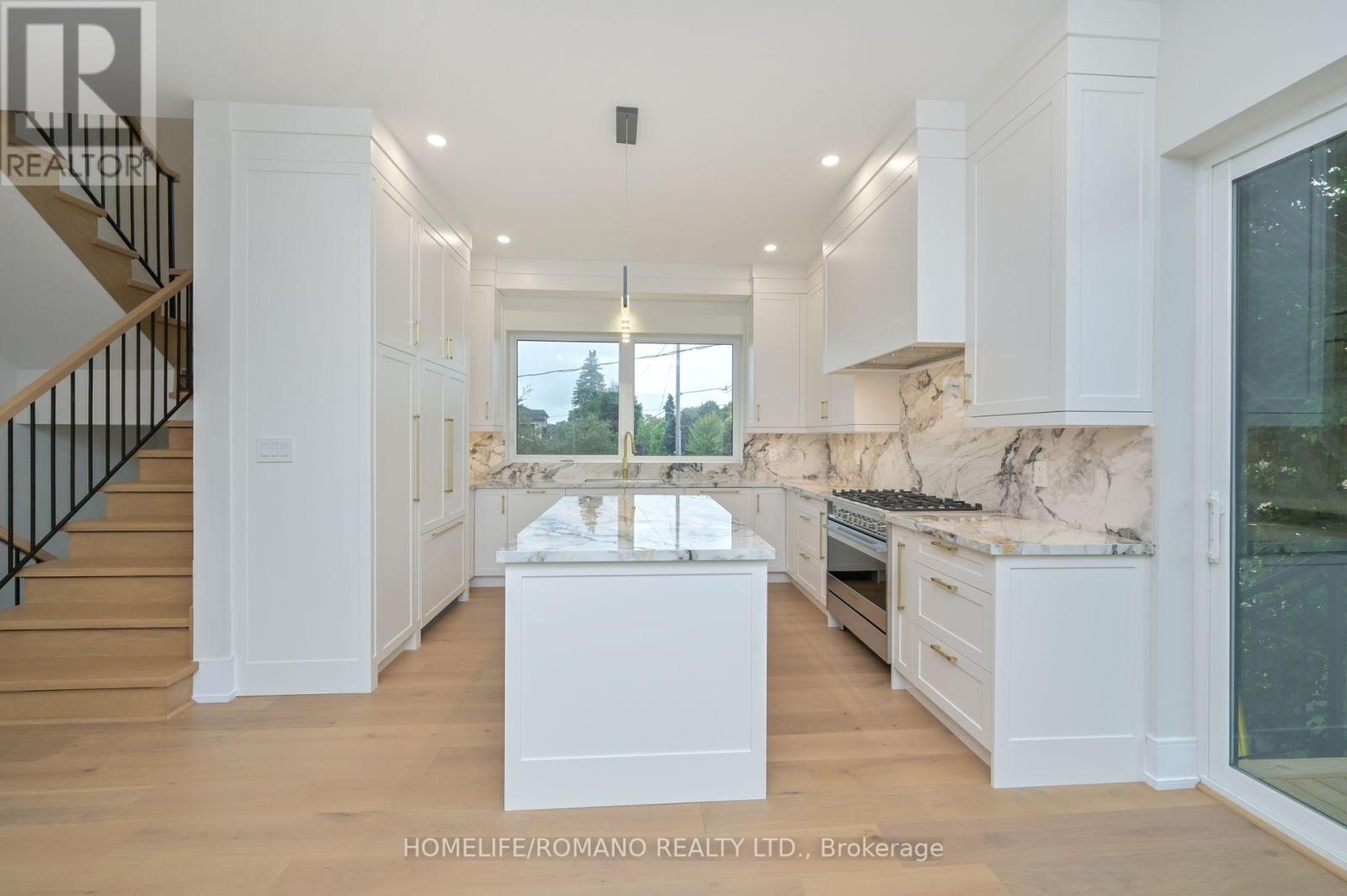 19 King High Avenue, Toronto (Clanton Park), Ontario  M3H 3A8 - Photo 9 - C12216051