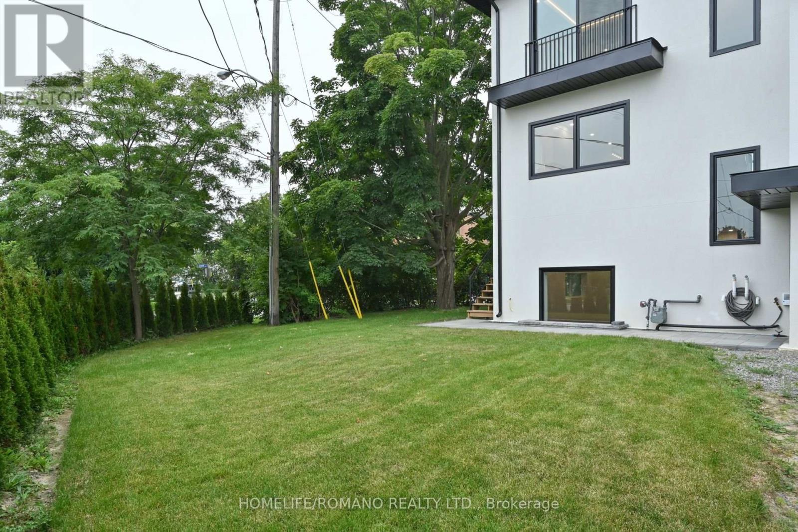 19 King High Avenue, Toronto (Clanton Park), Ontario  M3H 3A8 - Photo 40 - C12216051