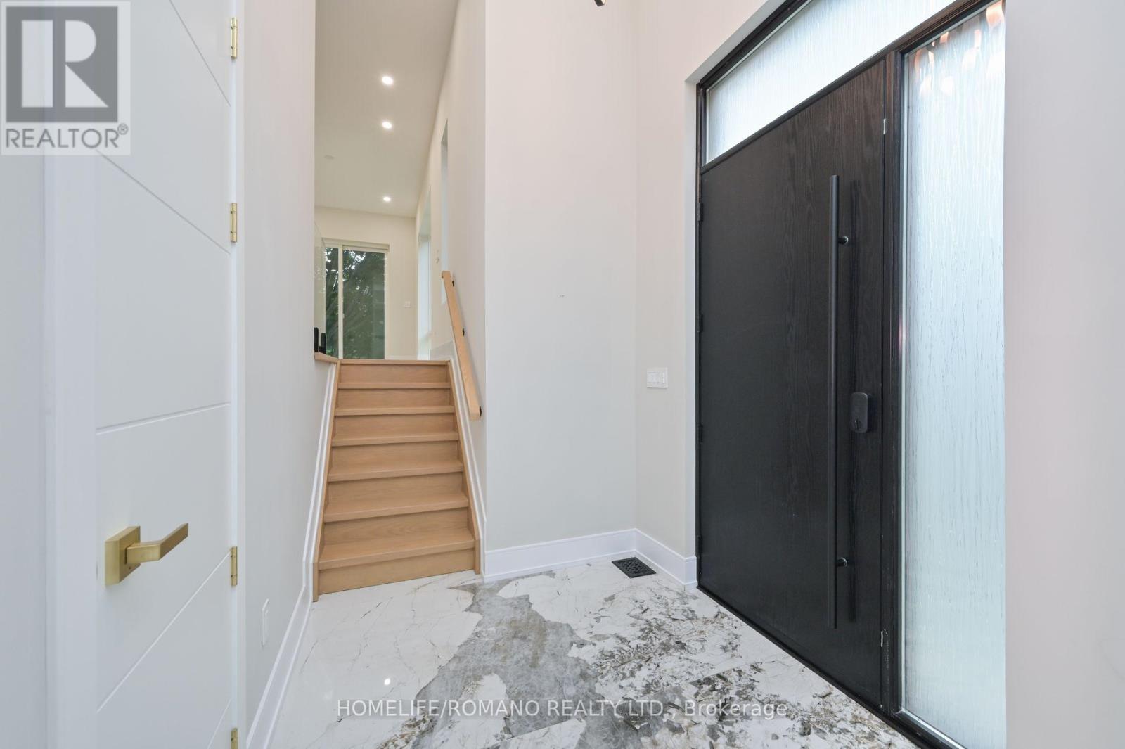 19 King High Avenue, Toronto (Clanton Park), Ontario  M3H 3A8 - Photo 6 - C12216051