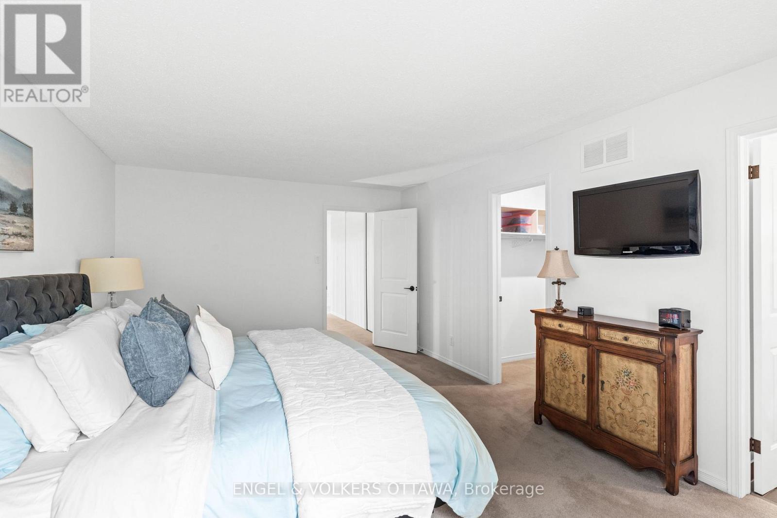 12 Hackett Street, Ottawa, Ontario  K1V 0P8 - Photo 18 - X12216424