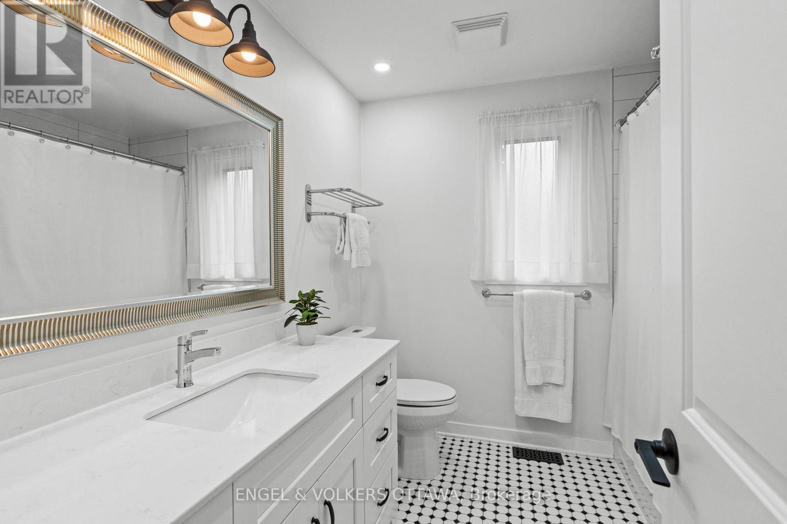 12 Hackett Street, Ottawa, Ontario  K1V 0P8 - Photo 24 - X12216424