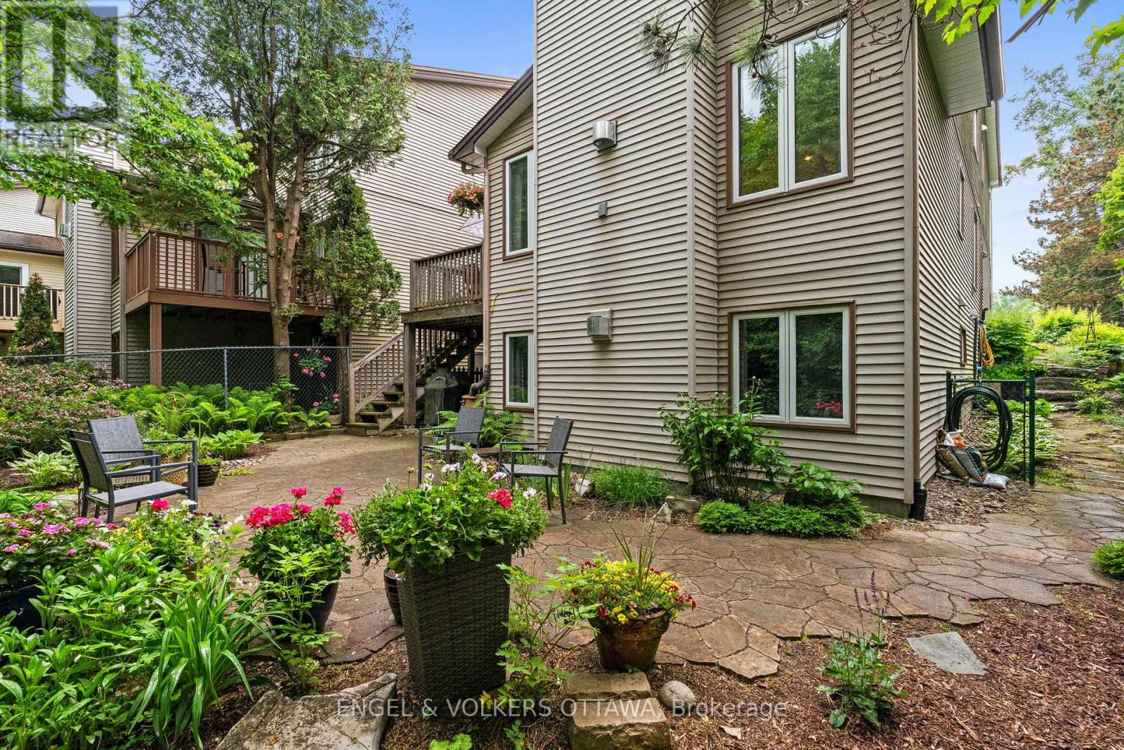 12 Hackett Street, Ottawa, Ontario  K1V 0P8 - Photo 32 - X12216424