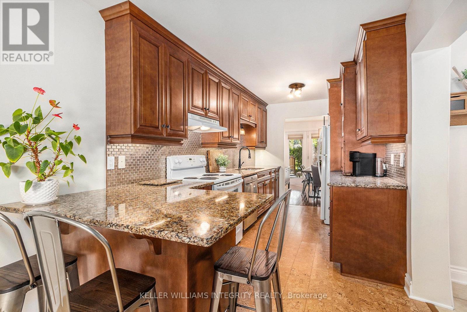 6 Barra Avenue, Ottawa, Ontario  K2L 2R8 - Photo 7 - X12216160