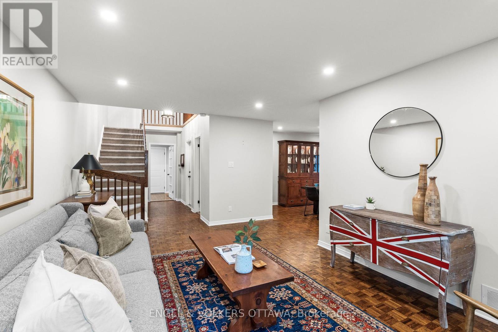 12 Hackett Street, Ottawa, Ontario  K1V 0P8 - Photo 5 - X12216424