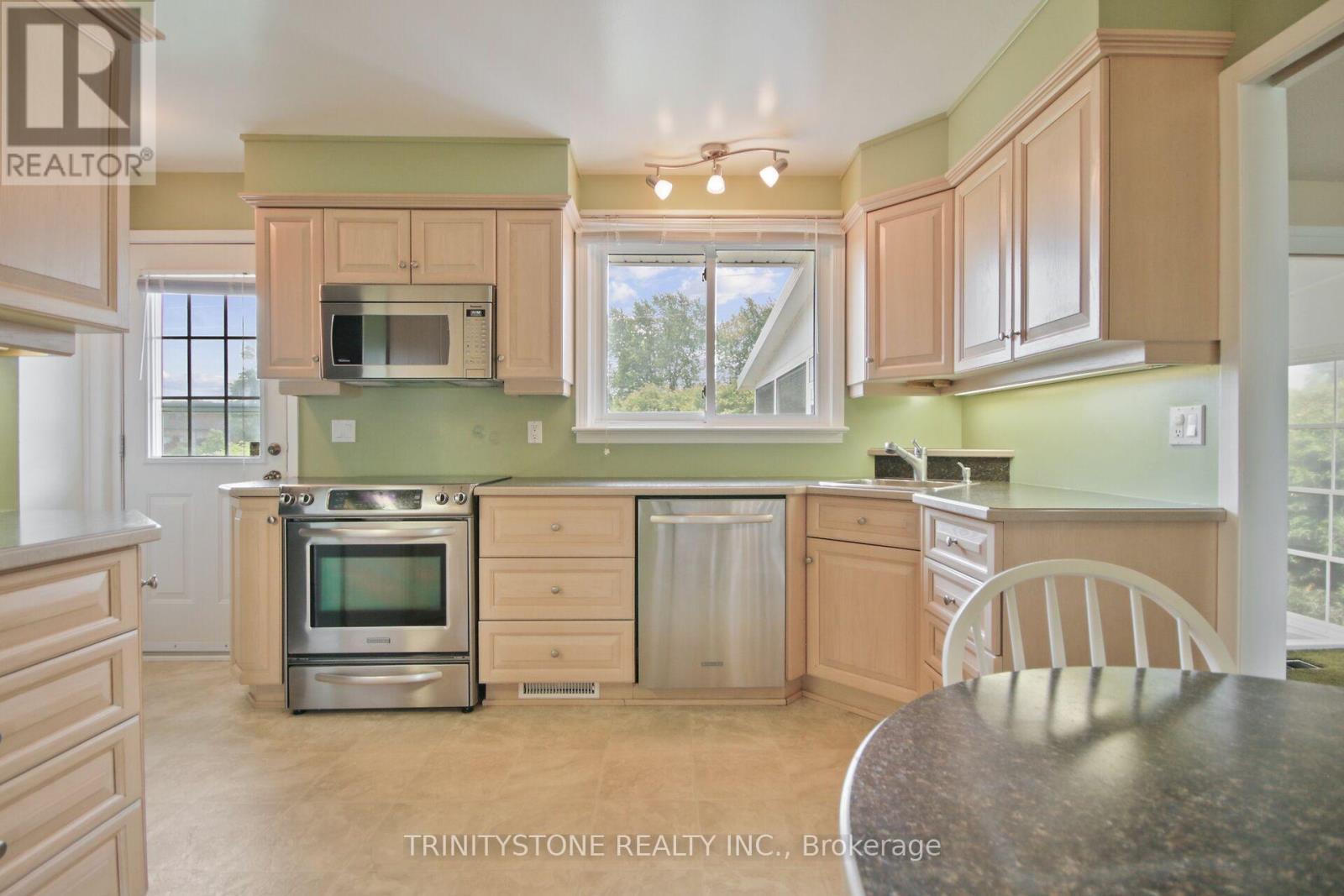 18 Charing Road, Ottawa, Ontario  K2G 0Z5 - Photo 17 - X12216435
