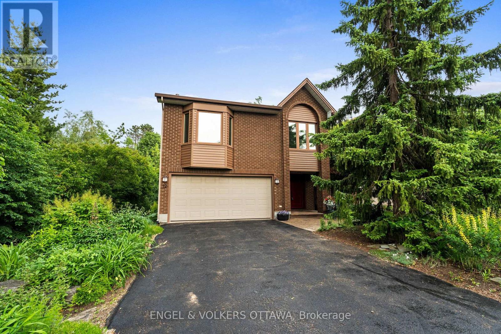 12 Hackett Street, Ottawa, Ontario  K1V 0P8 - Photo 1 - X12216424