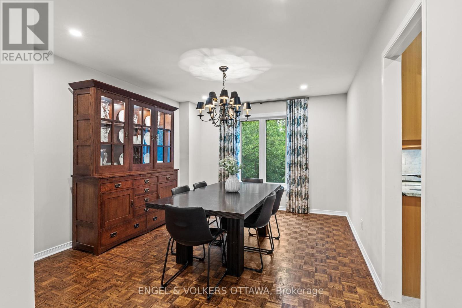 12 Hackett Street, Ottawa, Ontario  K1V 0P8 - Photo 6 - X12216424