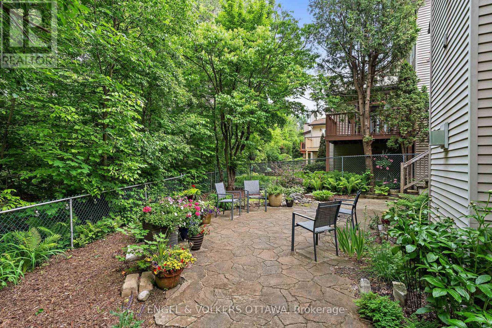 12 Hackett Street, Ottawa, Ontario  K1V 0P8 - Photo 35 - X12216424