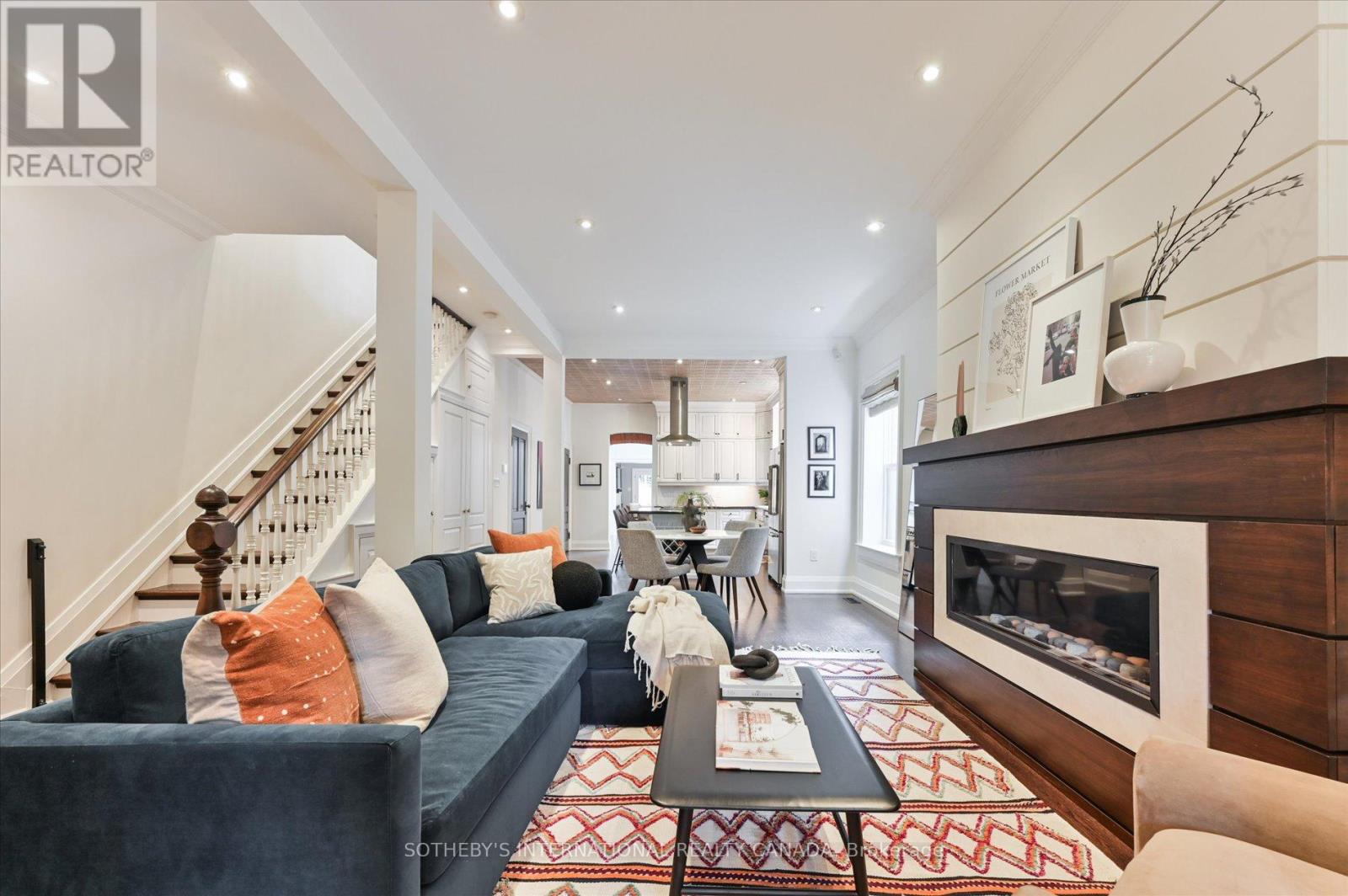 61 Gwynne Avenue, Toronto, Ontario  M6K 2C5 - Photo 6 - W12212982