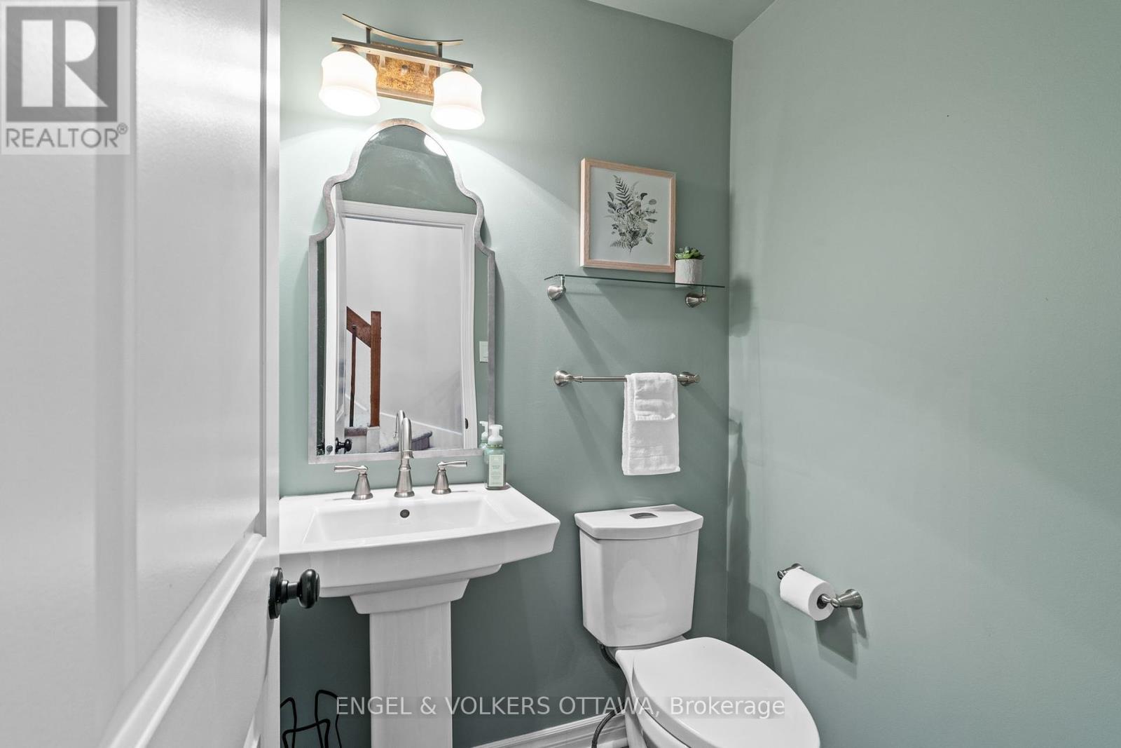 12 Hackett Street, Ottawa, Ontario  K1V 0P8 - Photo 14 - X12216424
