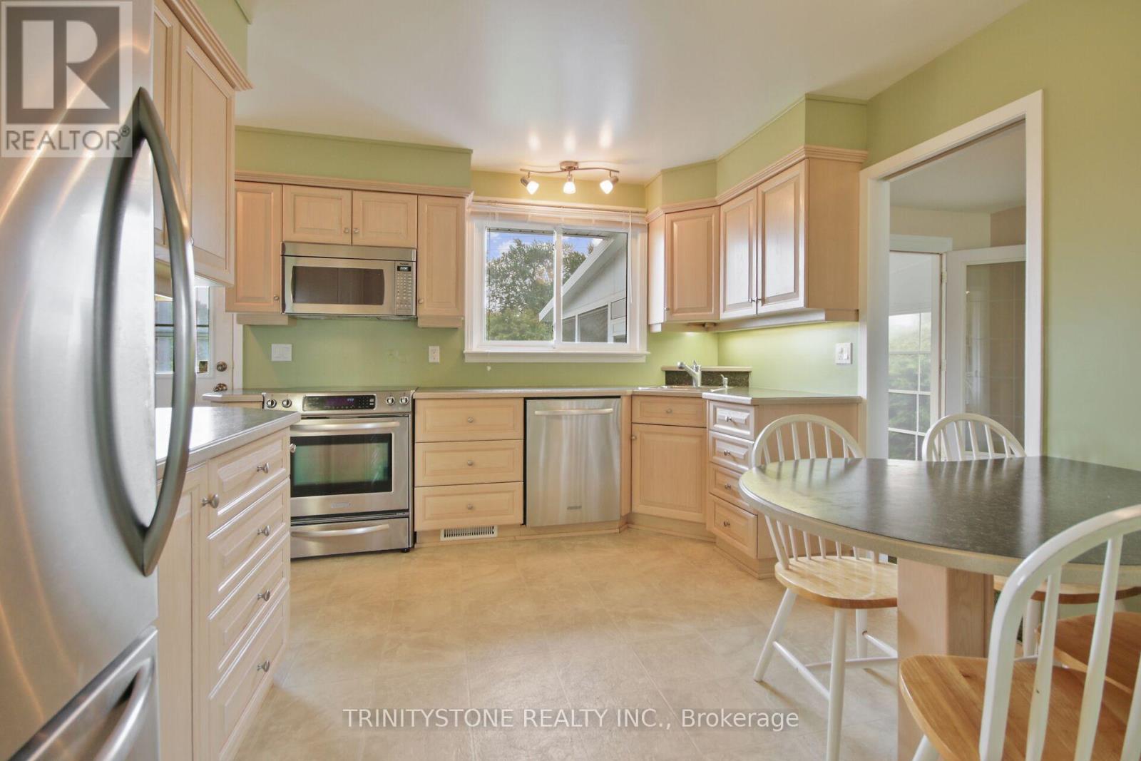 18 Charing Road, Ottawa, Ontario  K2G 0Z5 - Photo 18 - X12216435