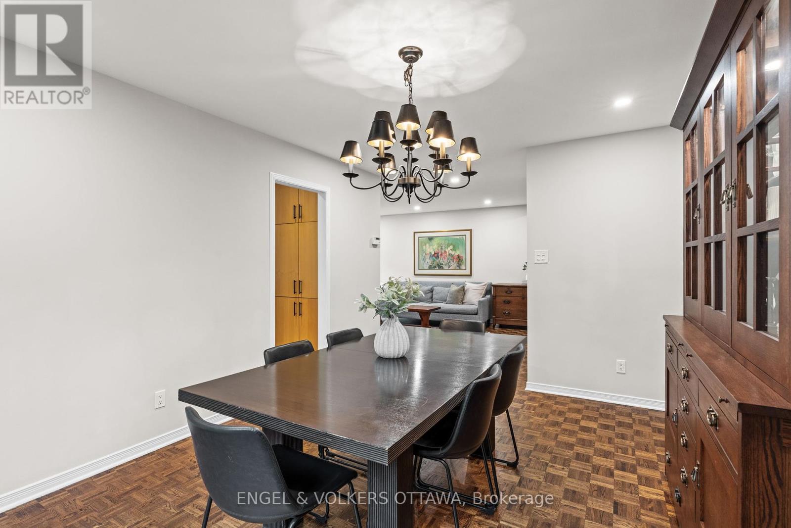 12 Hackett Street, Ottawa, Ontario  K1V 0P8 - Photo 7 - X12216424