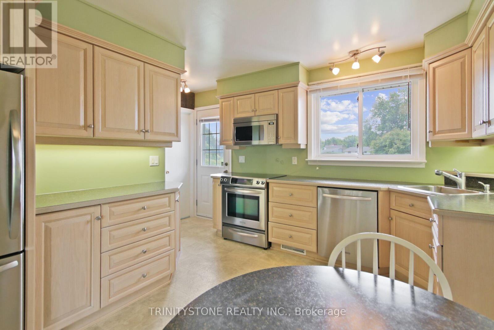 18 Charing Road, Ottawa, Ontario  K2G 0Z5 - Photo 19 - X12216435