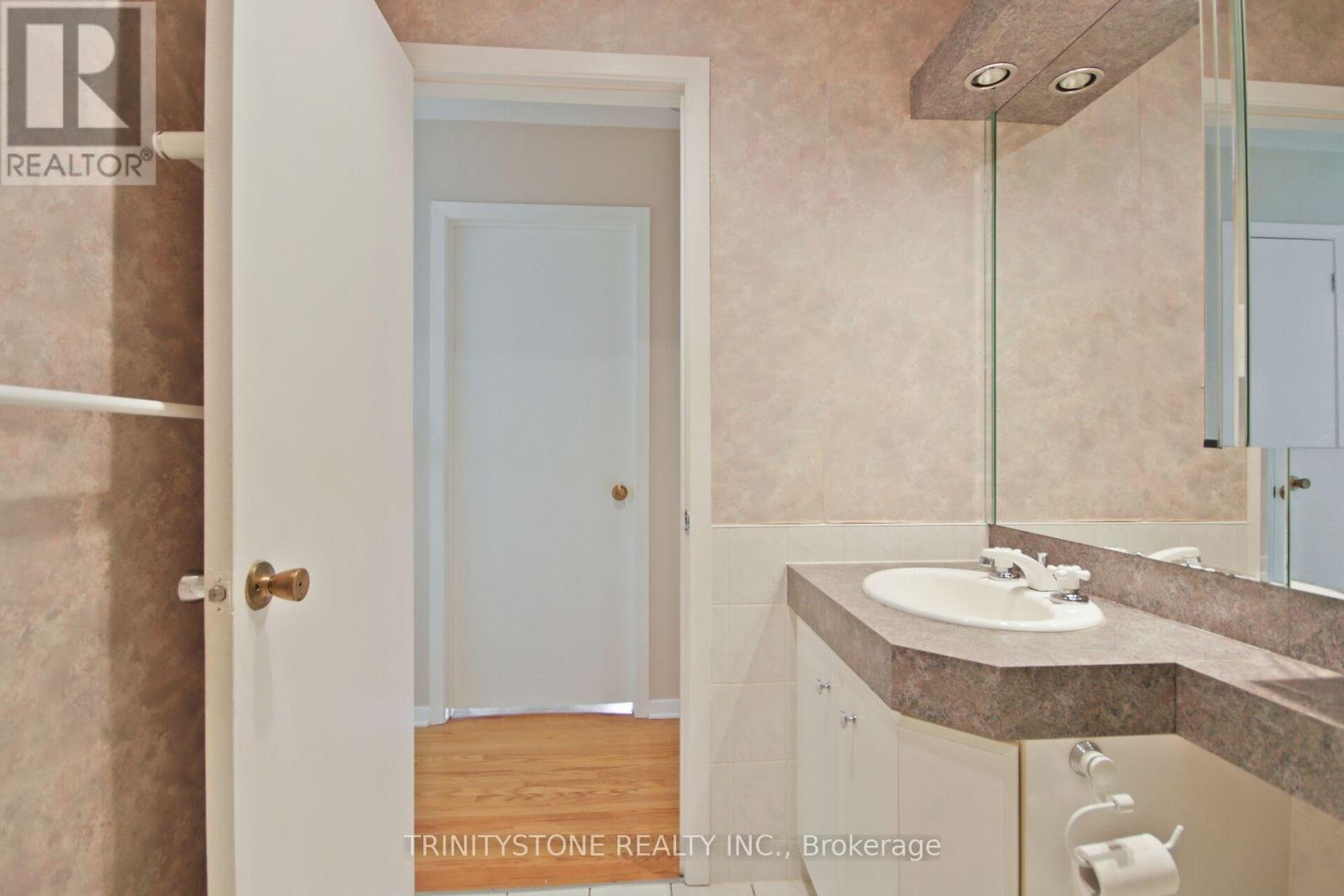 18 Charing Road, Ottawa, Ontario  K2G 0Z5 - Photo 35 - X12216435