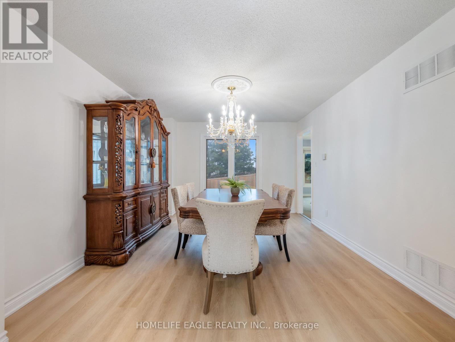 250 Alex Doner Drive, Newmarket, Ontario  L3X 1A8 - Photo 6 - N12215462