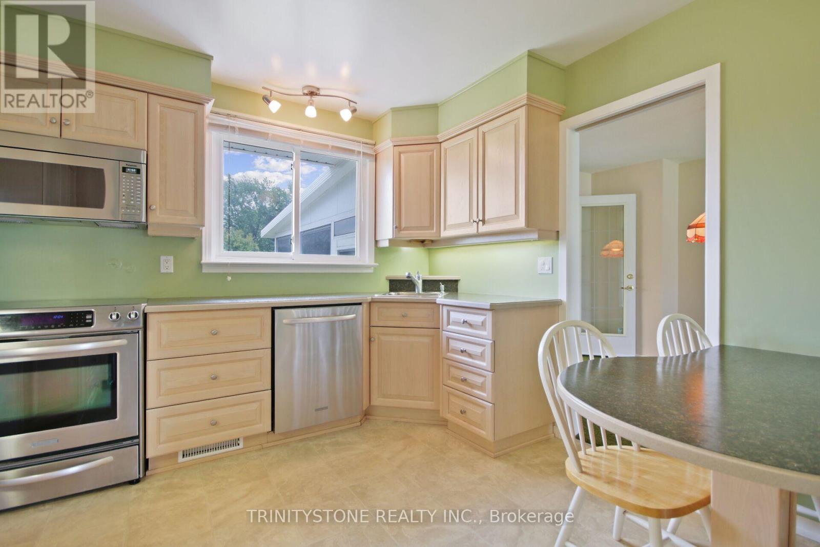 18 Charing Road, Ottawa, Ontario  K2G 0Z5 - Photo 21 - X12216435