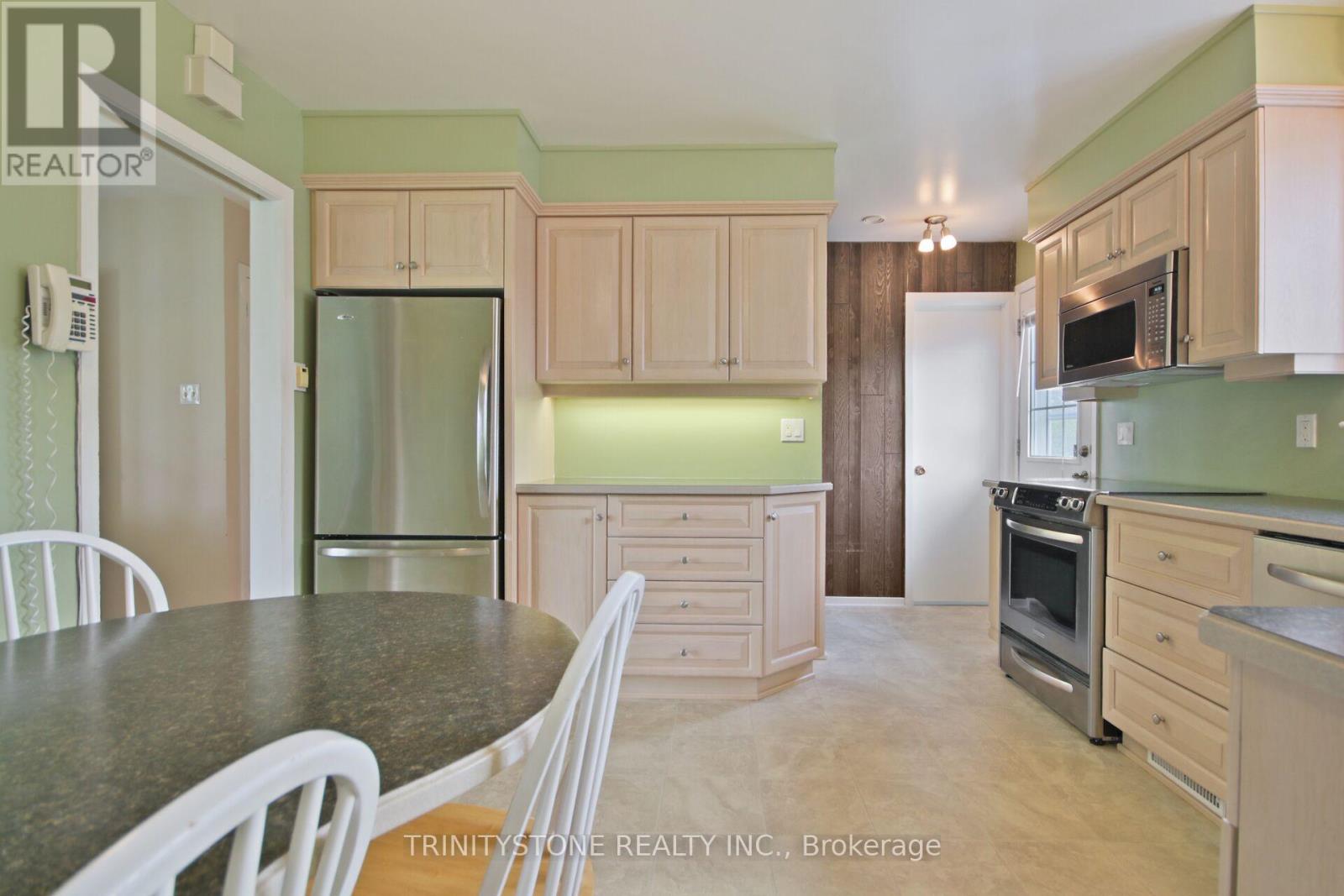 18 Charing Road, Ottawa, Ontario  K2G 0Z5 - Photo 13 - X12216435
