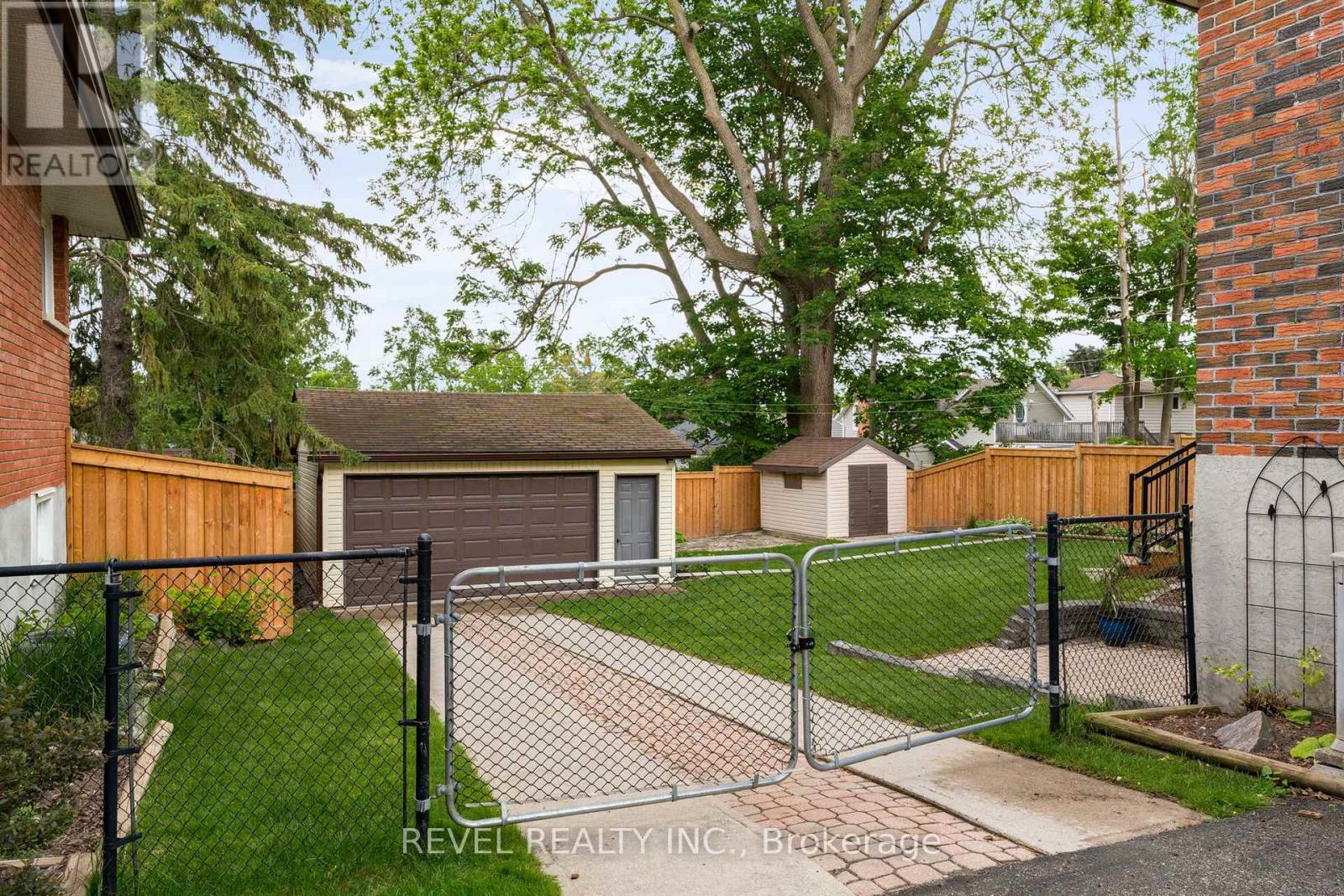 11 North Street, Barrie (Wellington), Ontario  L4M 2S1 - Photo 35 - S12215990
