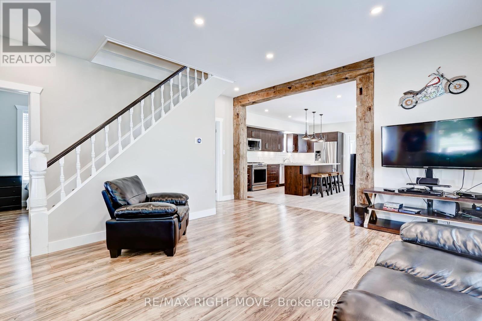 209 Atherley Road, Orillia, Ontario  L3V 1N6 - Photo 9 - S12216039