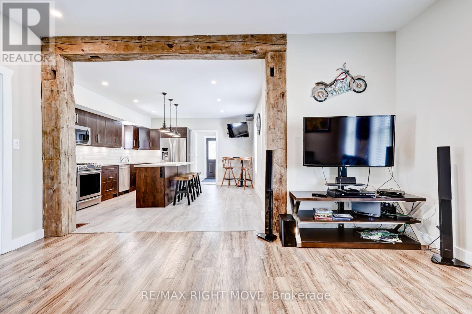 209 Atherley Road, Orillia, Ontario  L3V 1N6 - Photo 11 - S12216039