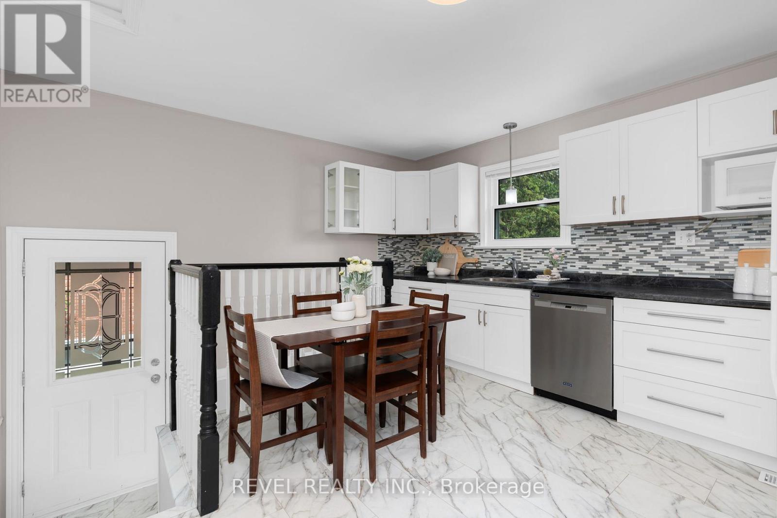 11 North Street, Barrie (Wellington), Ontario  L4M 2S1 - Photo 13 - S12215990