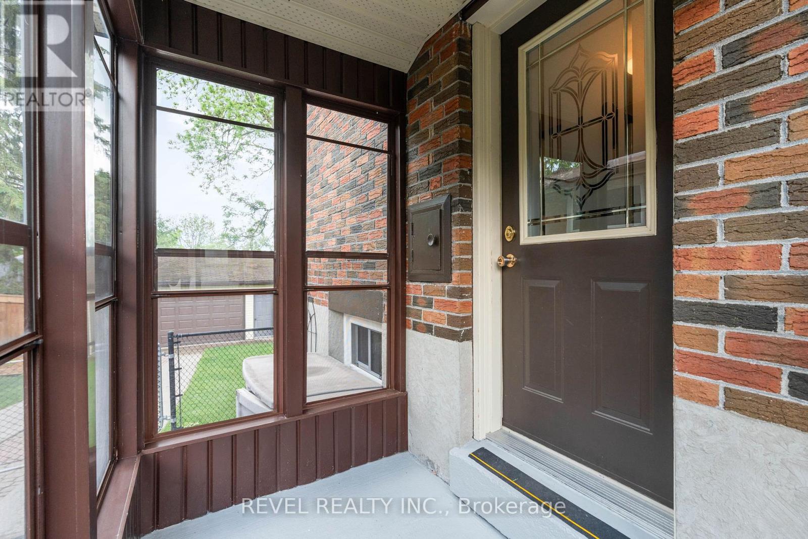 11 North Street, Barrie (Wellington), Ontario  L4M 2S1 - Photo 5 - S12215990